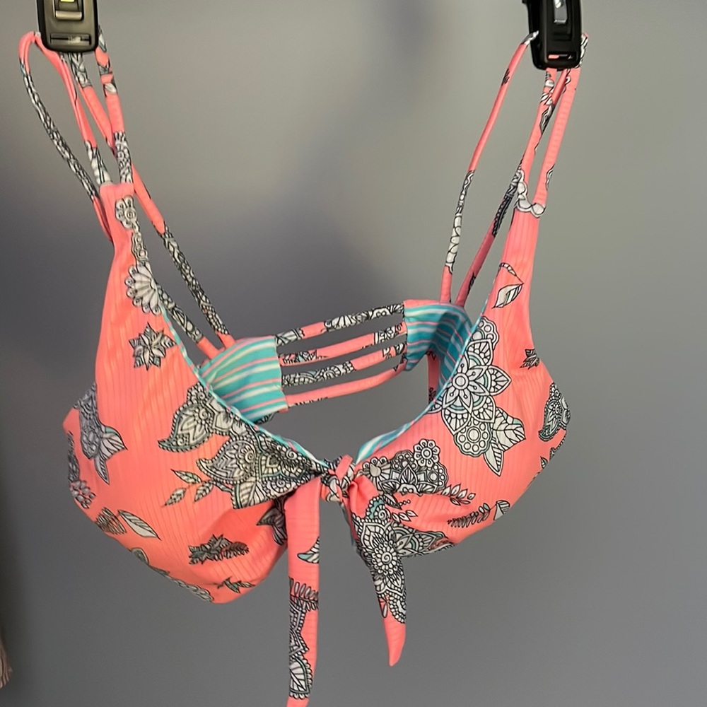La Vie En Rose Coral Pink Floral Bikini Top